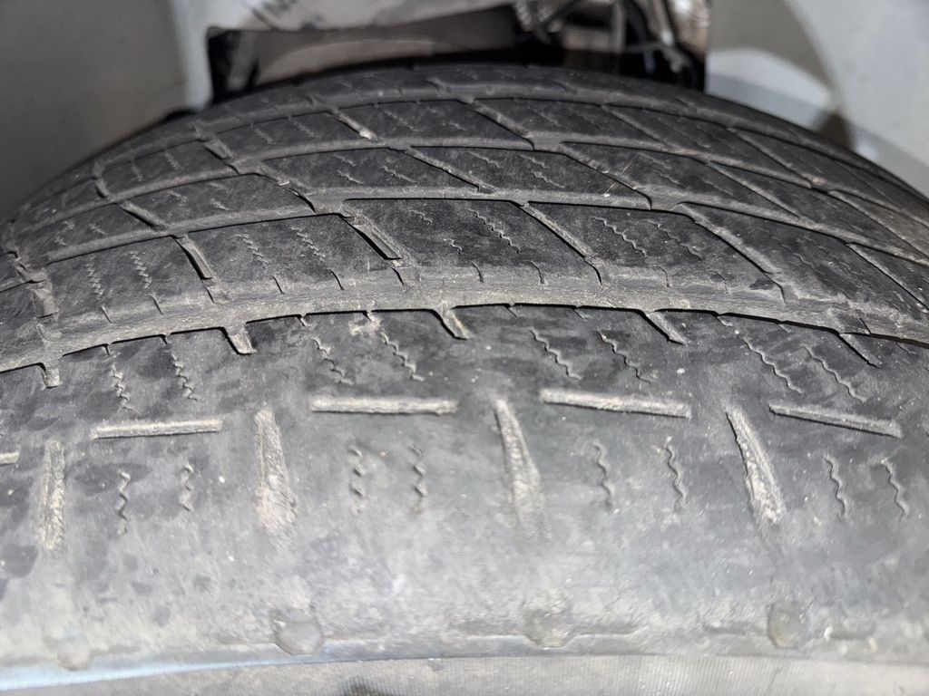 2012 Cadillac Escalade photo 3