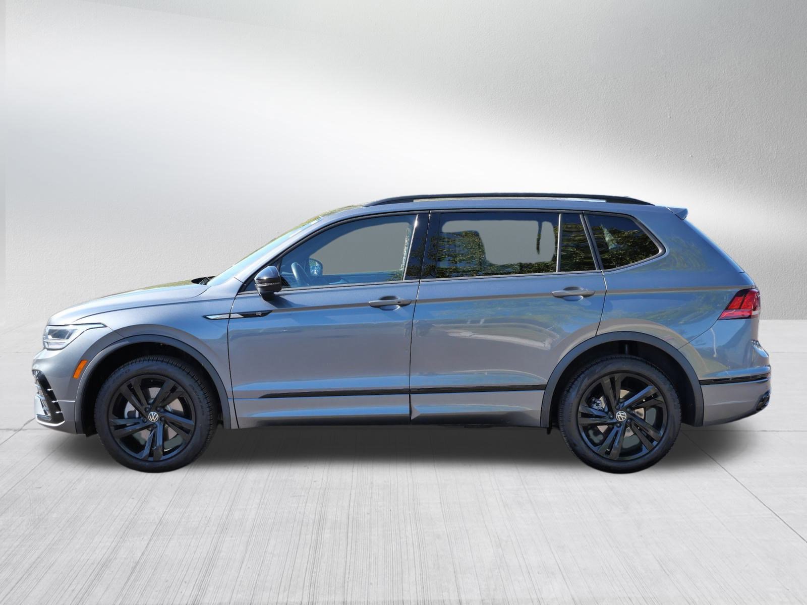 2024 Volkswagen Tiguan SE R-Line Black photo 4