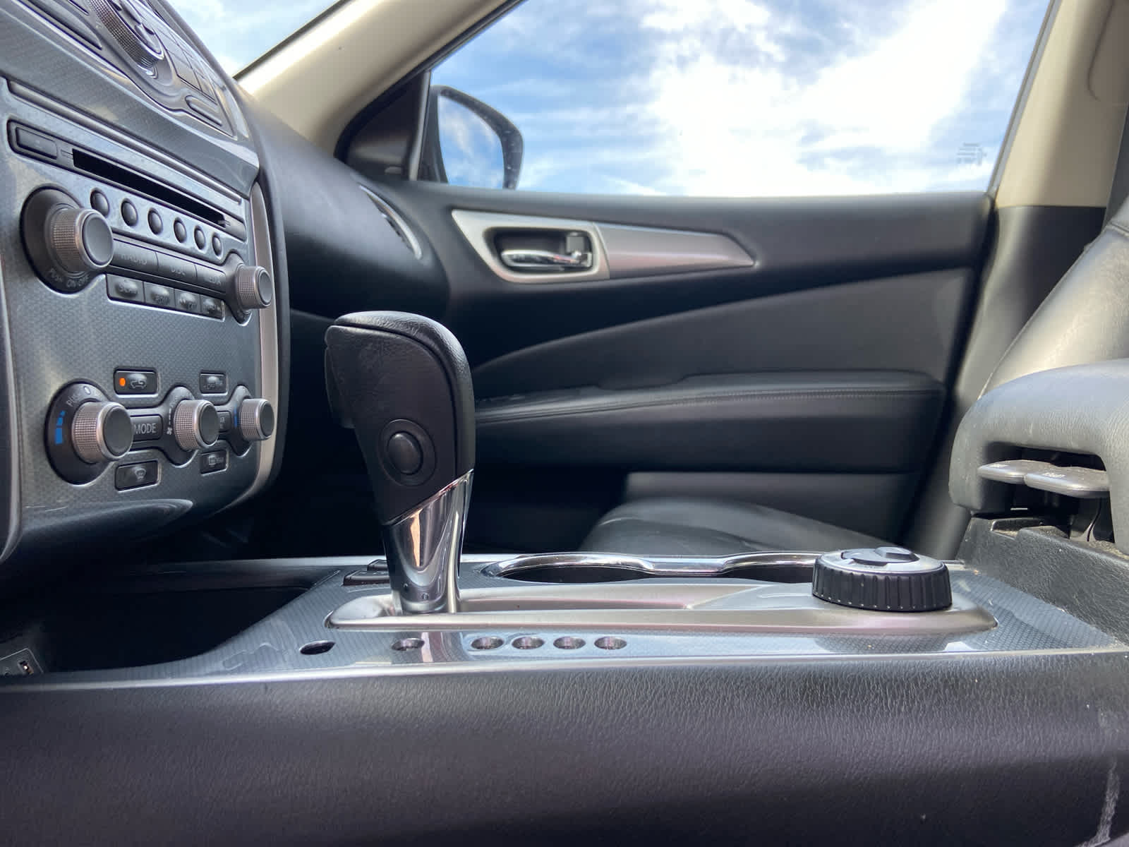 2019 Nissan Pathfinder SL photo 18