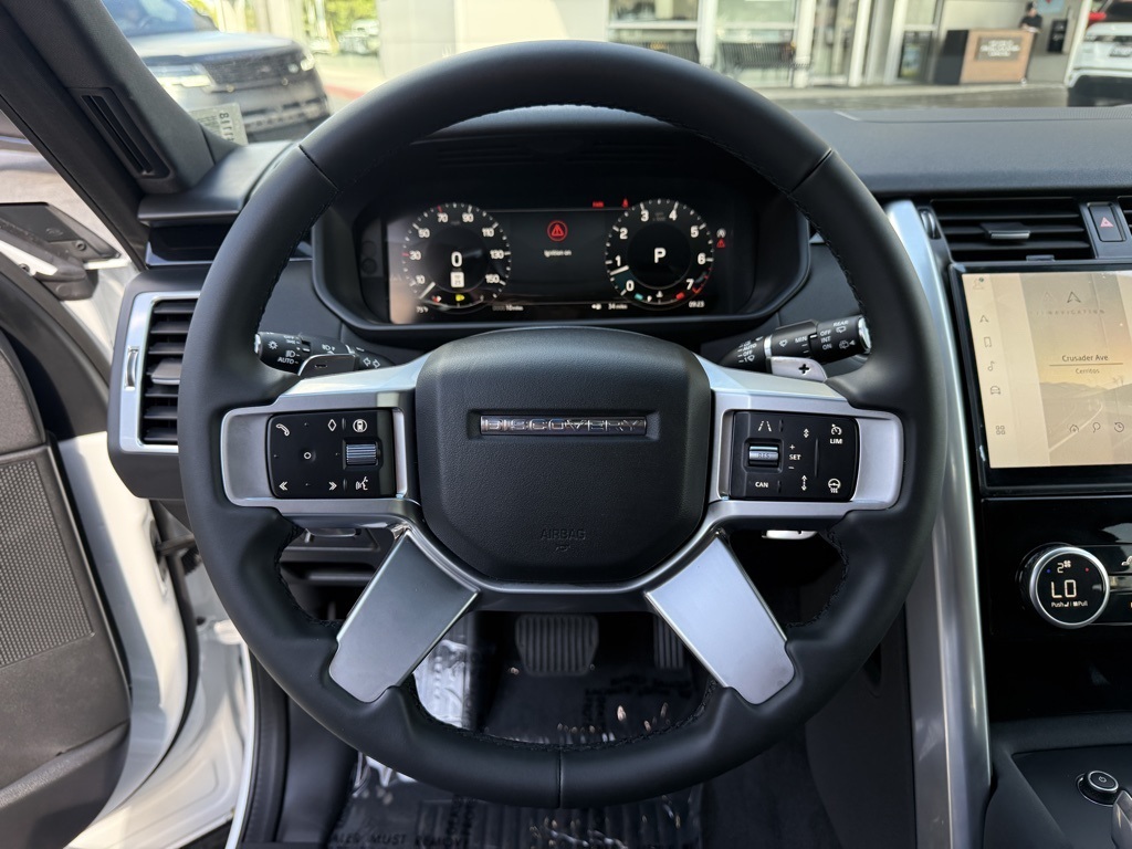 2025 Land Rover Discovery S photo 14