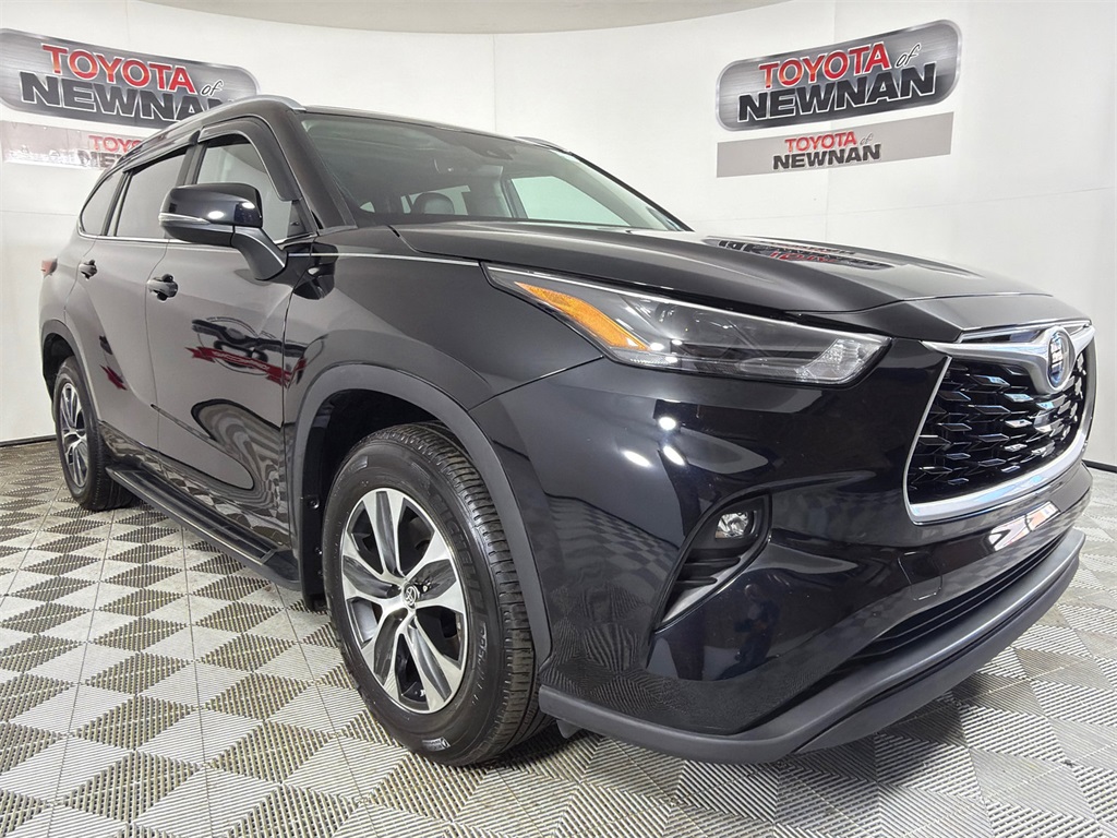 2023 Toyota Highlander XLE's photo