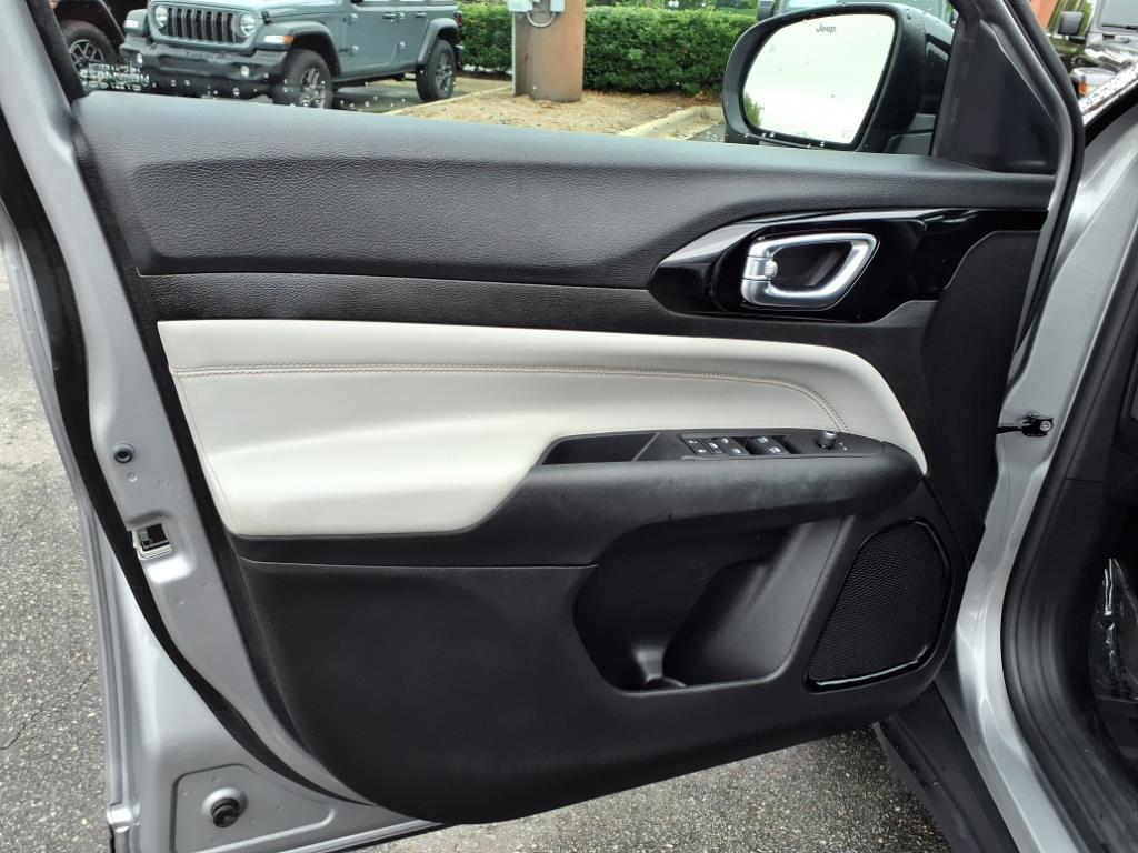 2022 Jeep Compass Limited photo 5