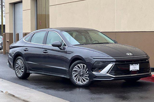 2025 Hyundai Sonata Hybrid SEL photo 2