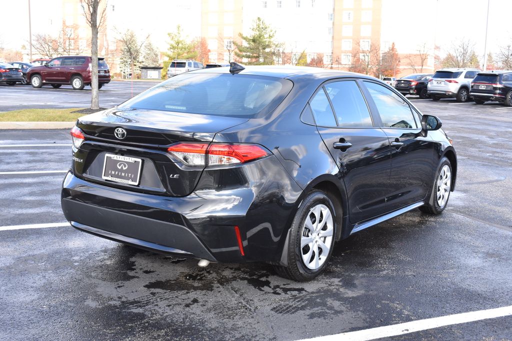 2022 Toyota Corolla LE photo 3