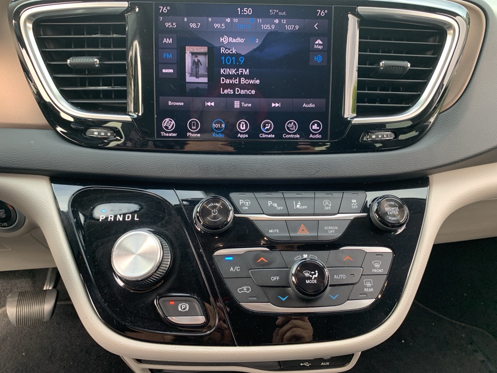 2018 Chrysler Pacifica Touring Plus photo 18