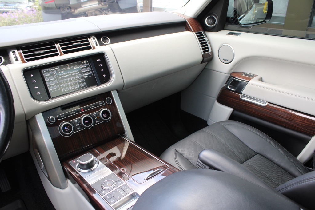 2016 Land Rover Range Rover HSE photo 19