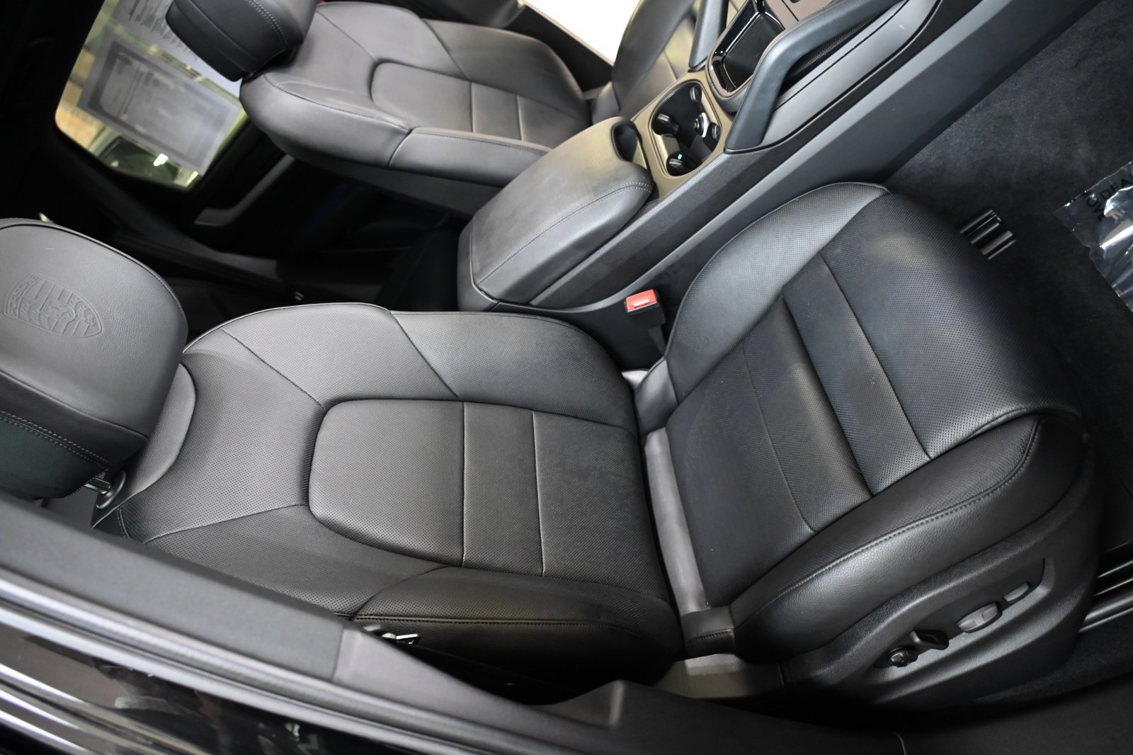 2024 Porsche Cayenne Base photo 15