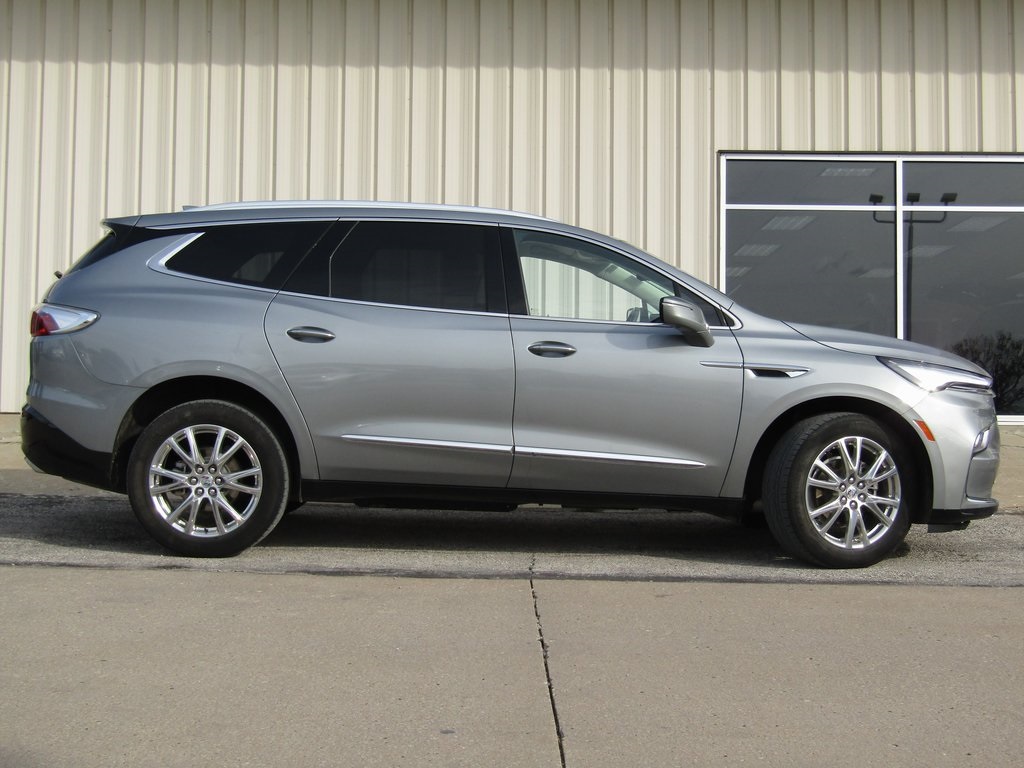 2024 Buick Enclave Premium photo 2