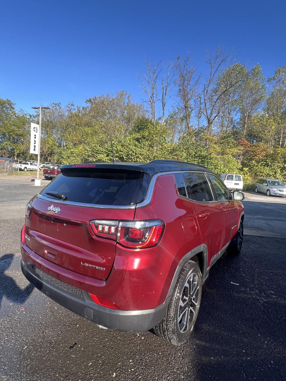 2022 Jeep Compass Limited photo 2