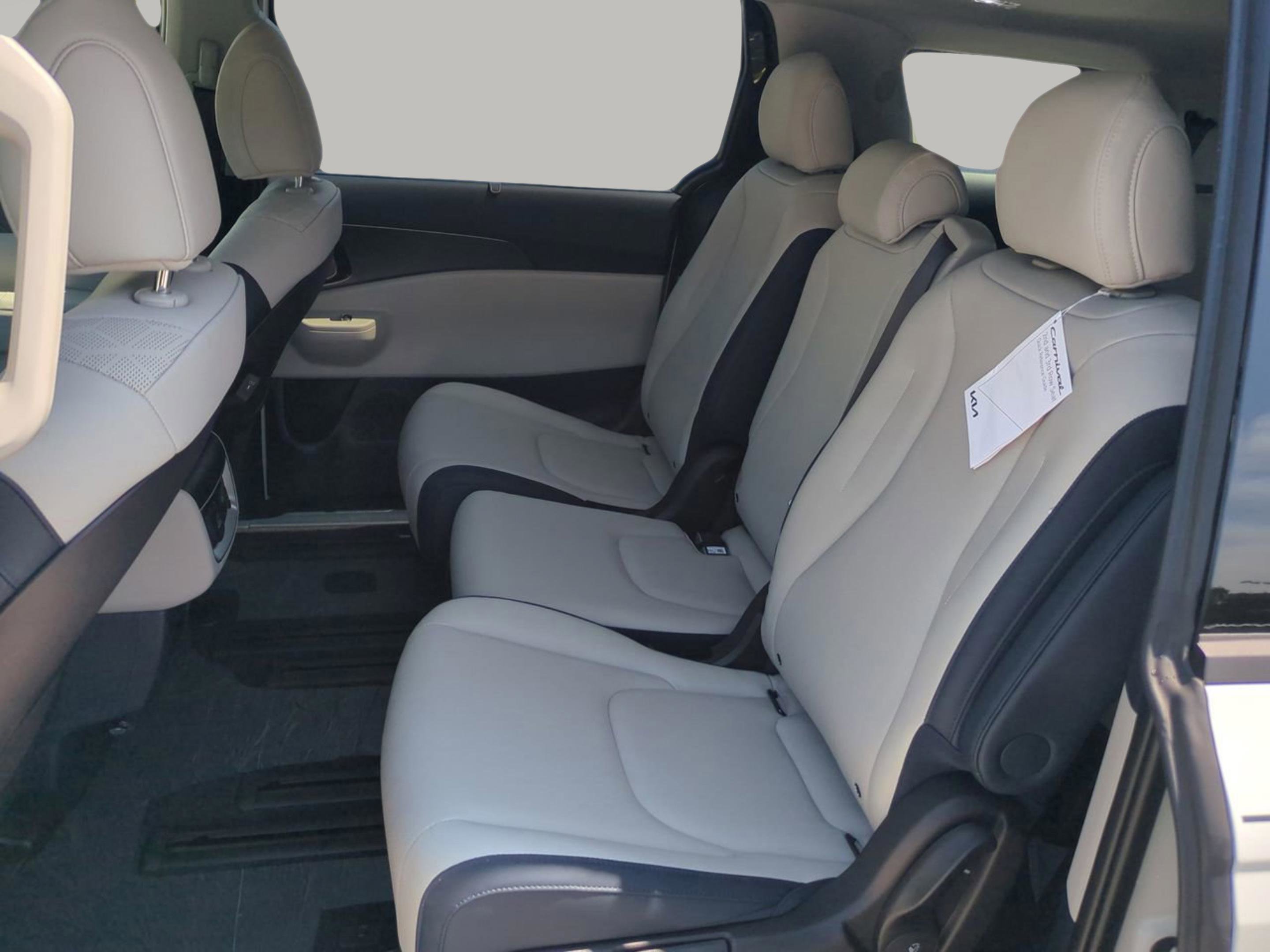 2026 Kia Carnival SX photo 32