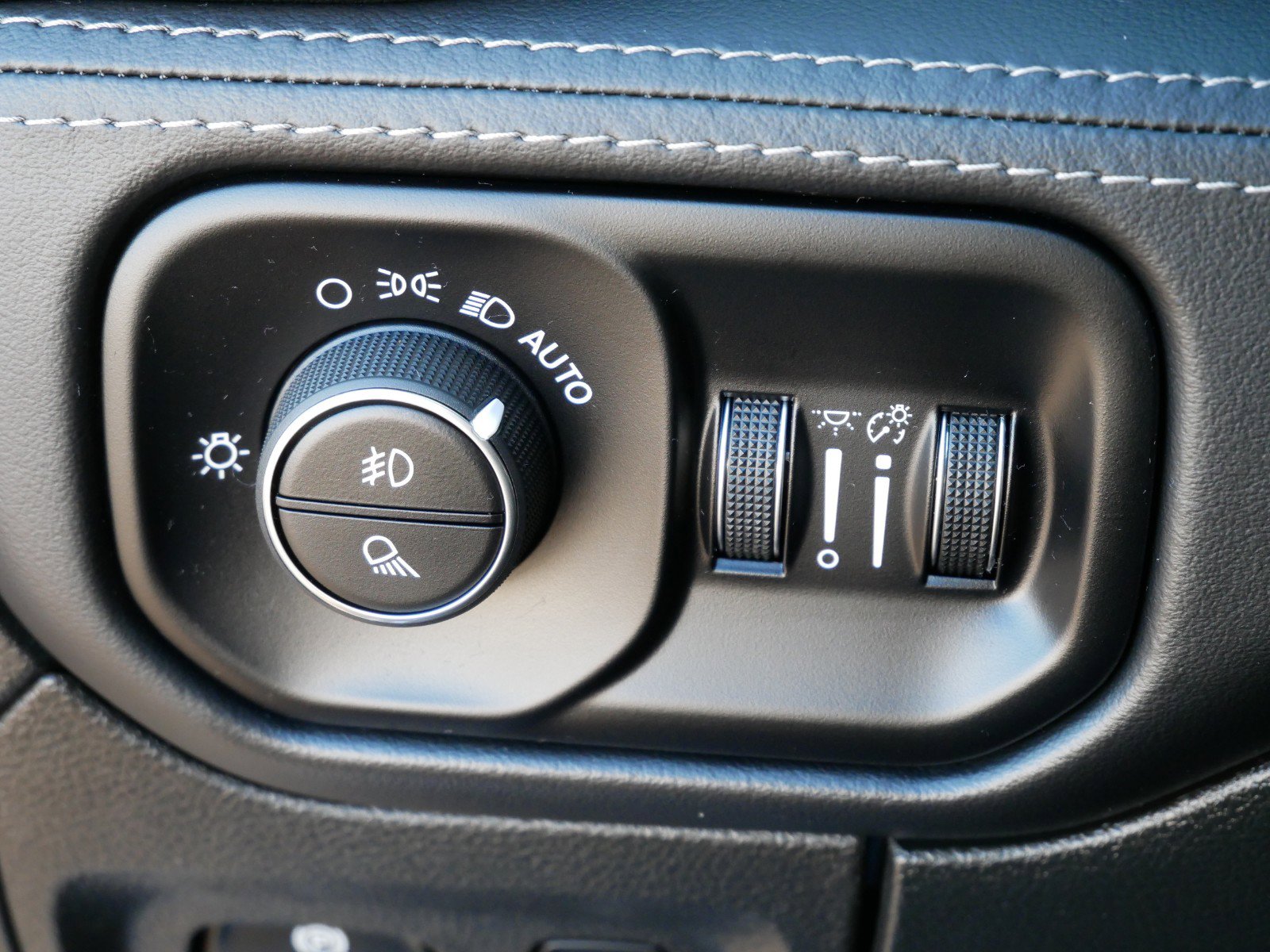 2025 Ram 1500 Limited photo 9