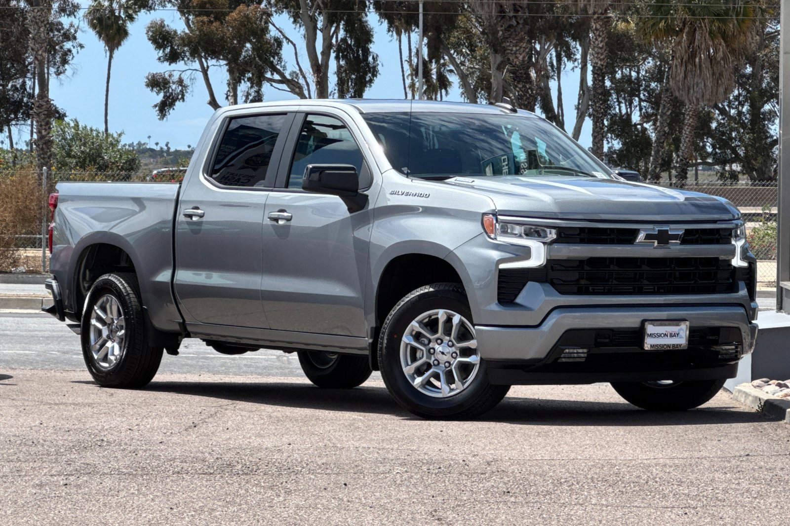 2025 Chevrolet Silverado 1500 RST photo 2