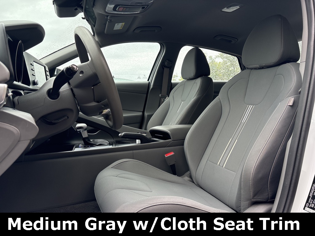 2023 Hyundai Elantra SEL photo 4