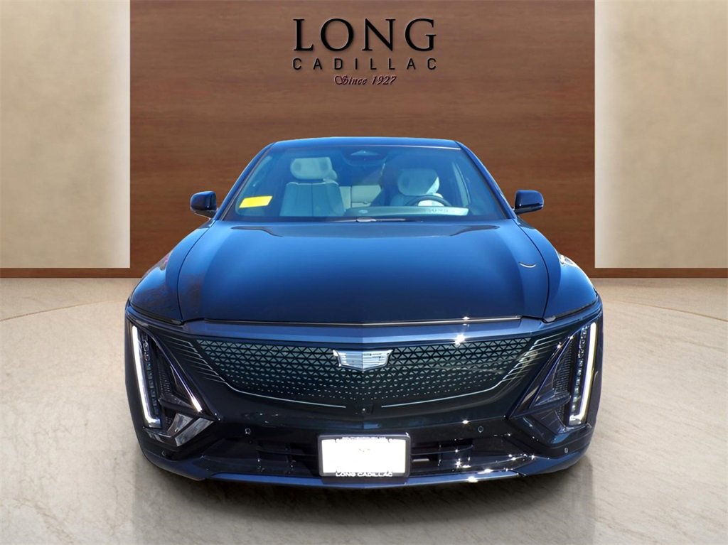 2025 Cadillac Lyriq Sport photo 2