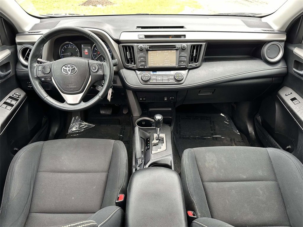 2016 Toyota RAV4 XLE photo 2