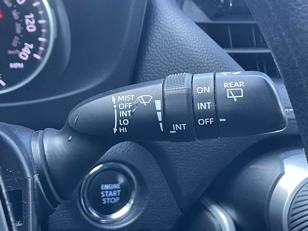 2020 Toyota RAV4 XLE photo 33