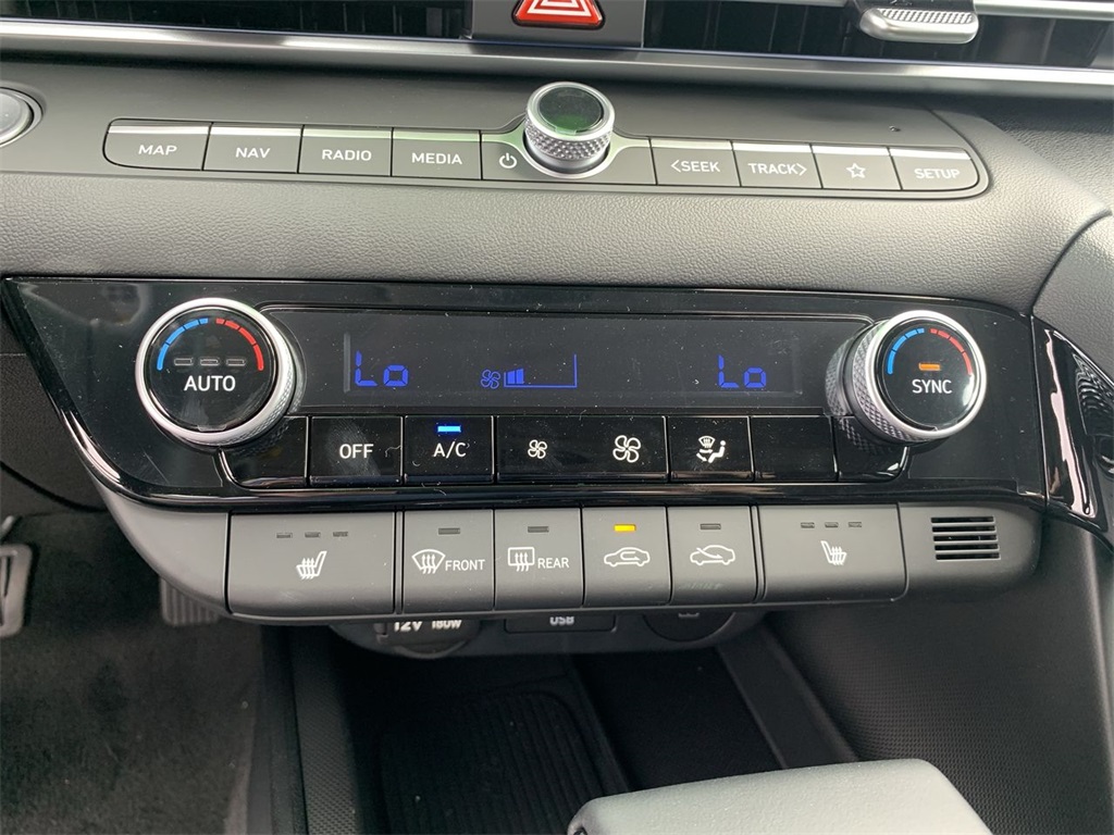 2025 Hyundai Elantra SEL Convenience photo 19