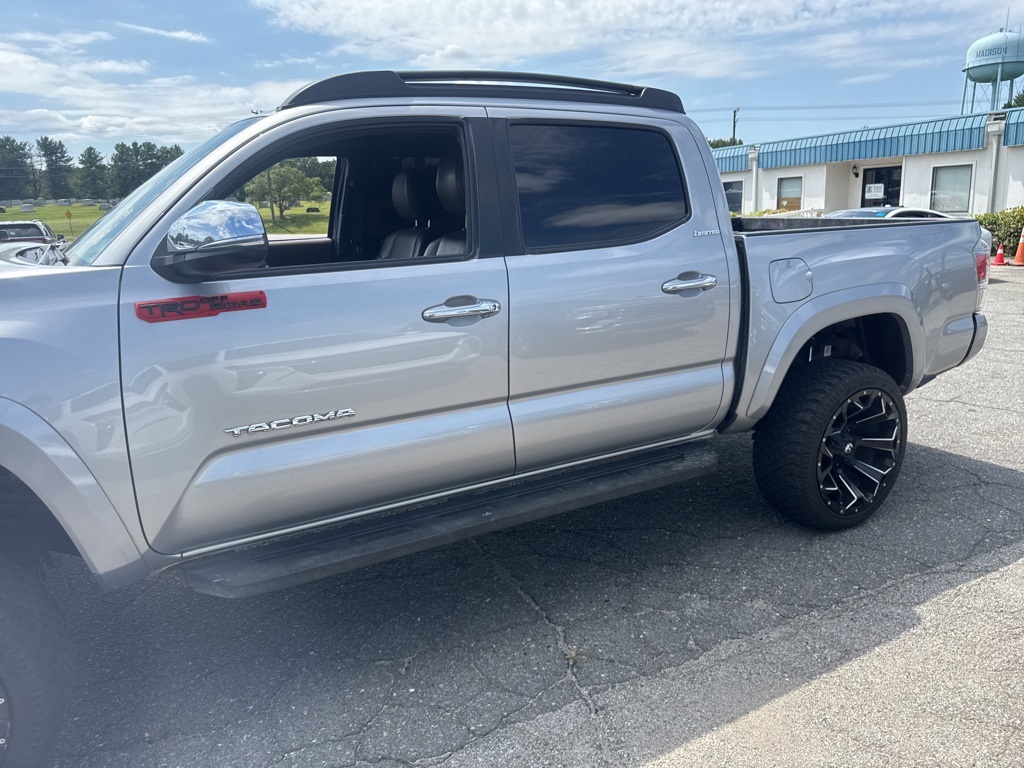 2016 Toyota Tacoma Limited photo 14