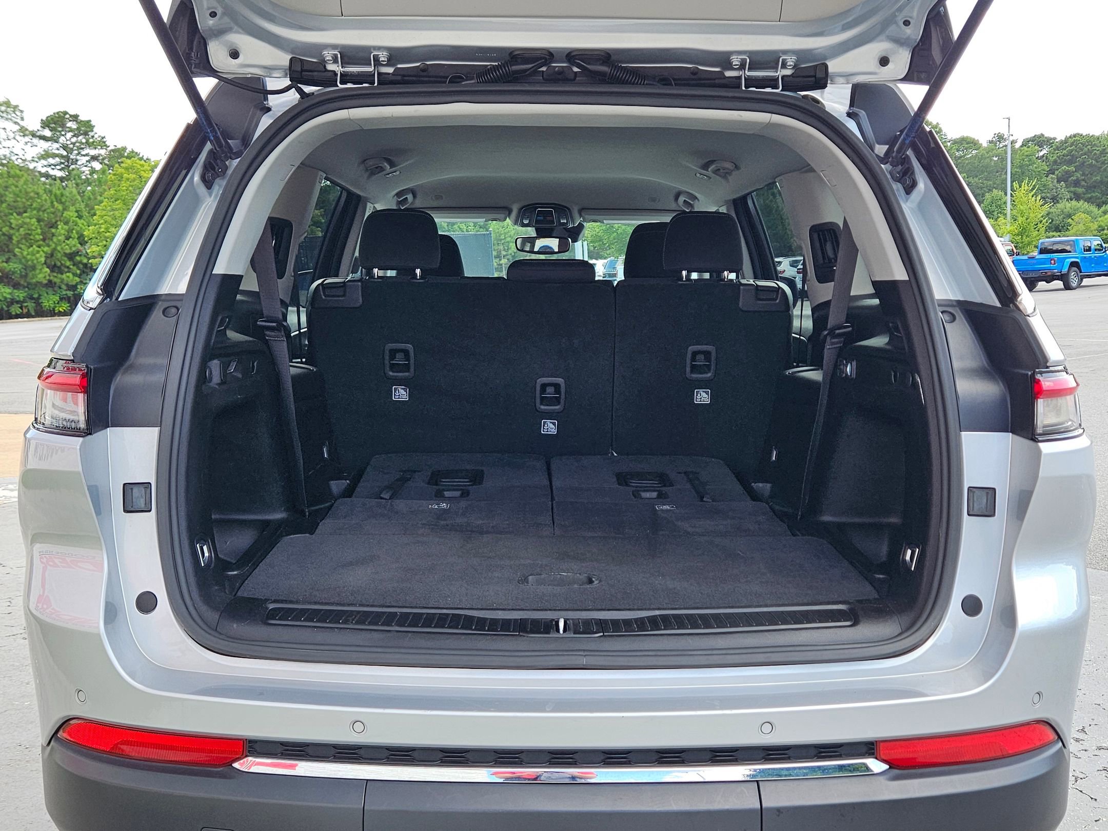 2023 Jeep Grand Cherokee Laredo photo 28