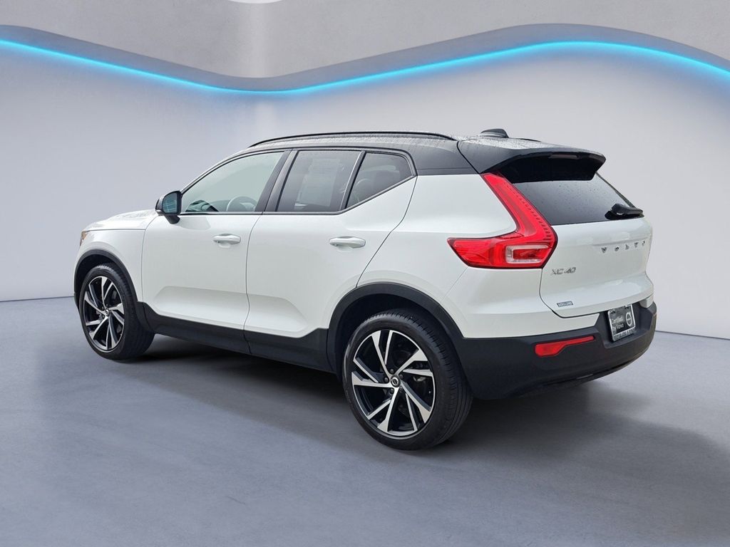 2021 Volvo XC40 T5 R-Design photo 29