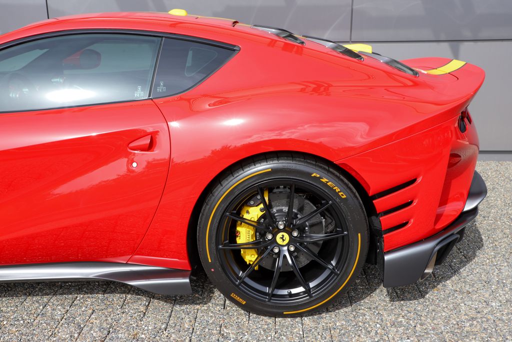 2023 Ferrari 812 Competizione photo 32