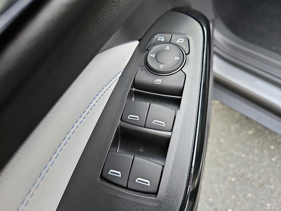 2025 Chevrolet Trax LT photo 12
