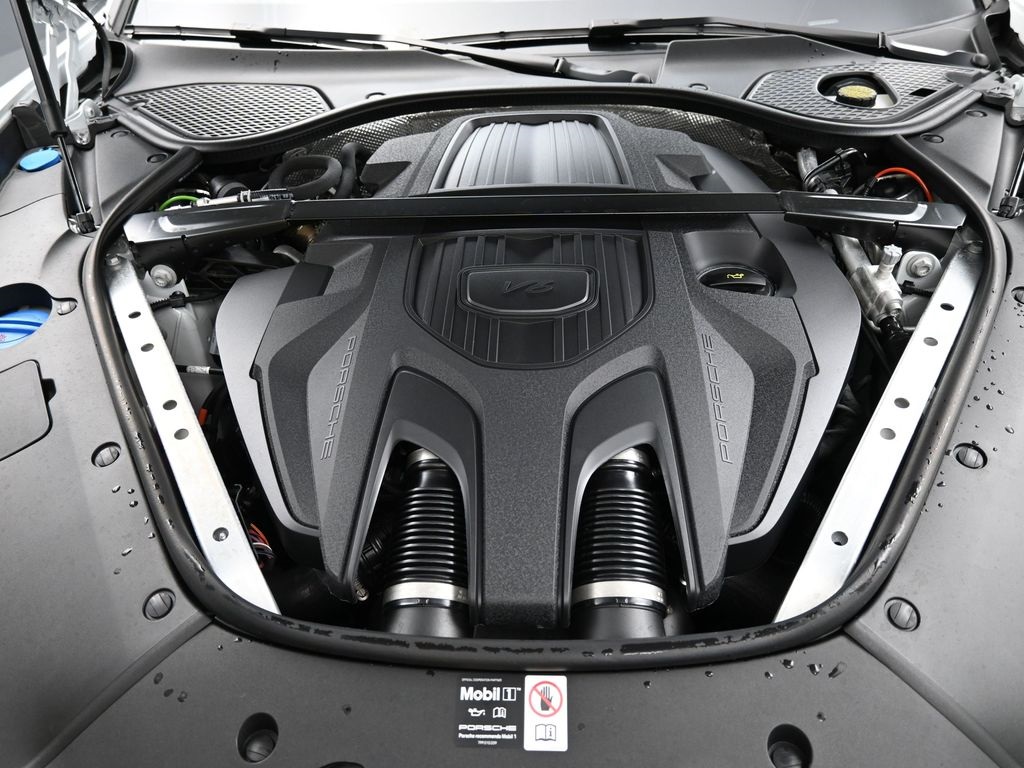 2025 Porsche Panamera 4 photo 18