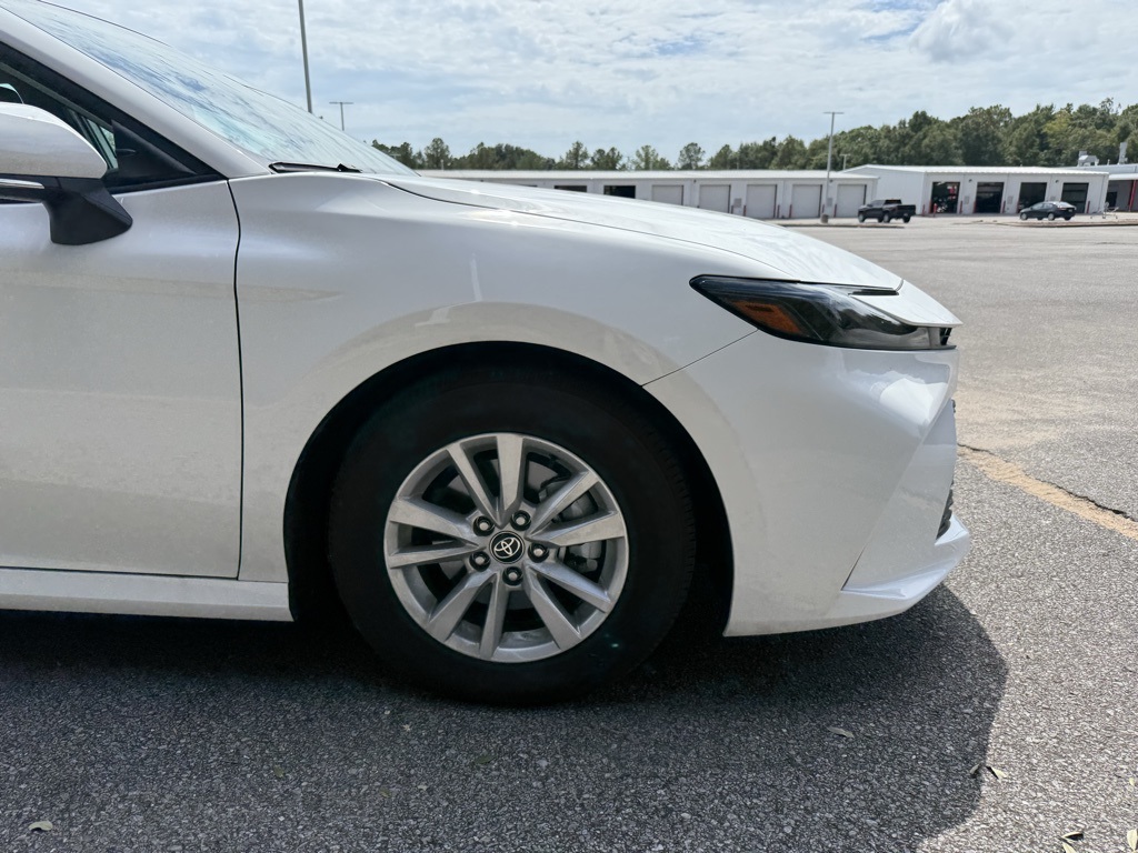 2025 Toyota Camry photo 7