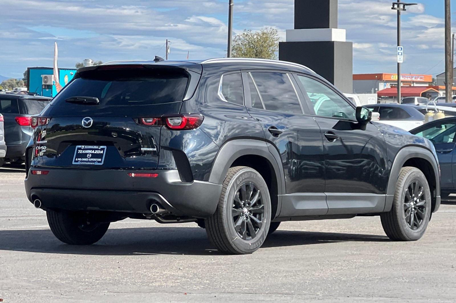 2025 Mazda CX-50 2.5 S Premium photo 4