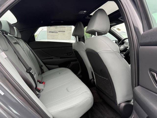 2025 Hyundai Elantra Hybrid Limited photo 4