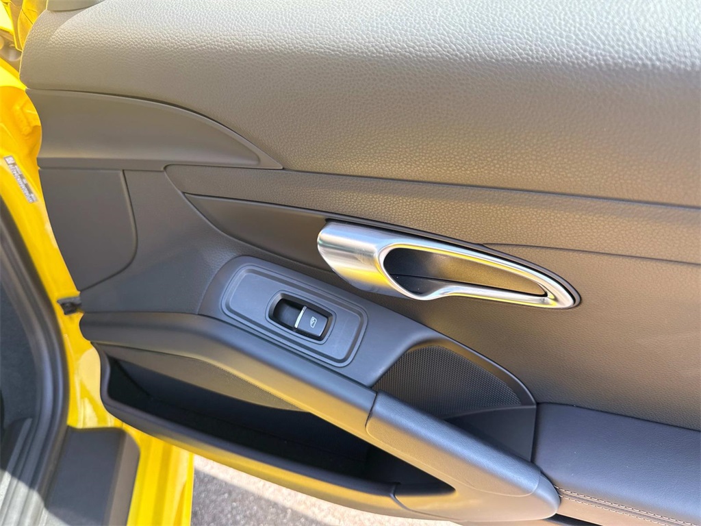 2024 Porsche Cayman S photo 16