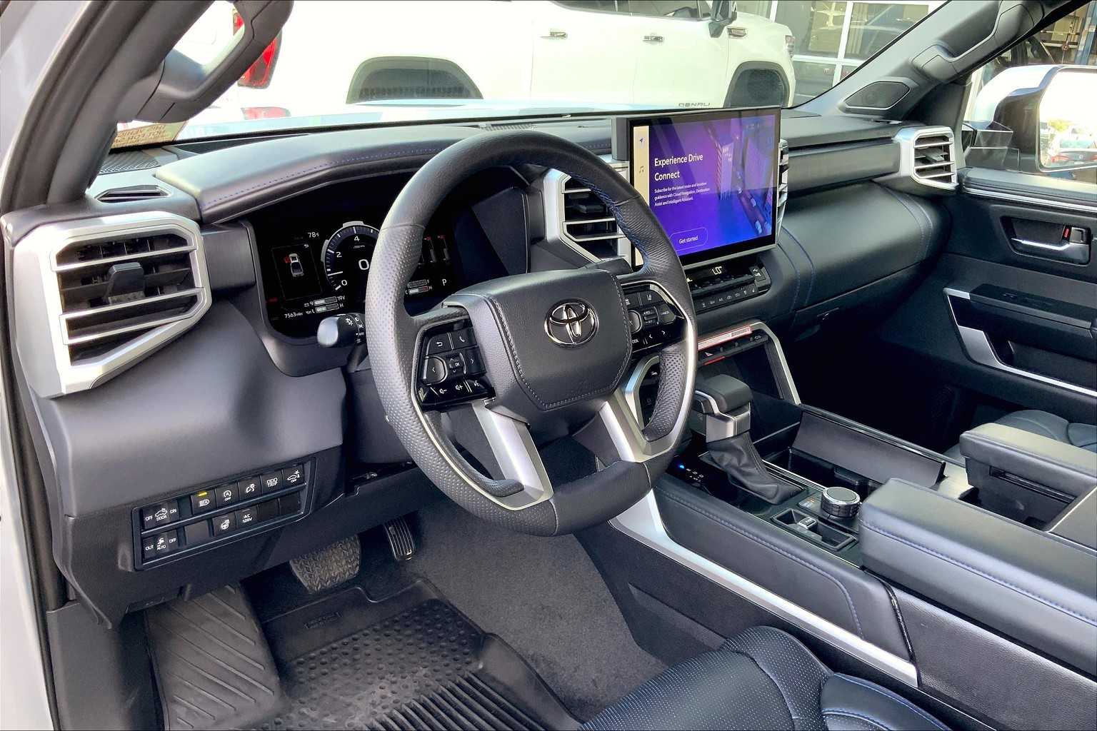 2025 Toyota Tundra Platinum CrewMax photo 17