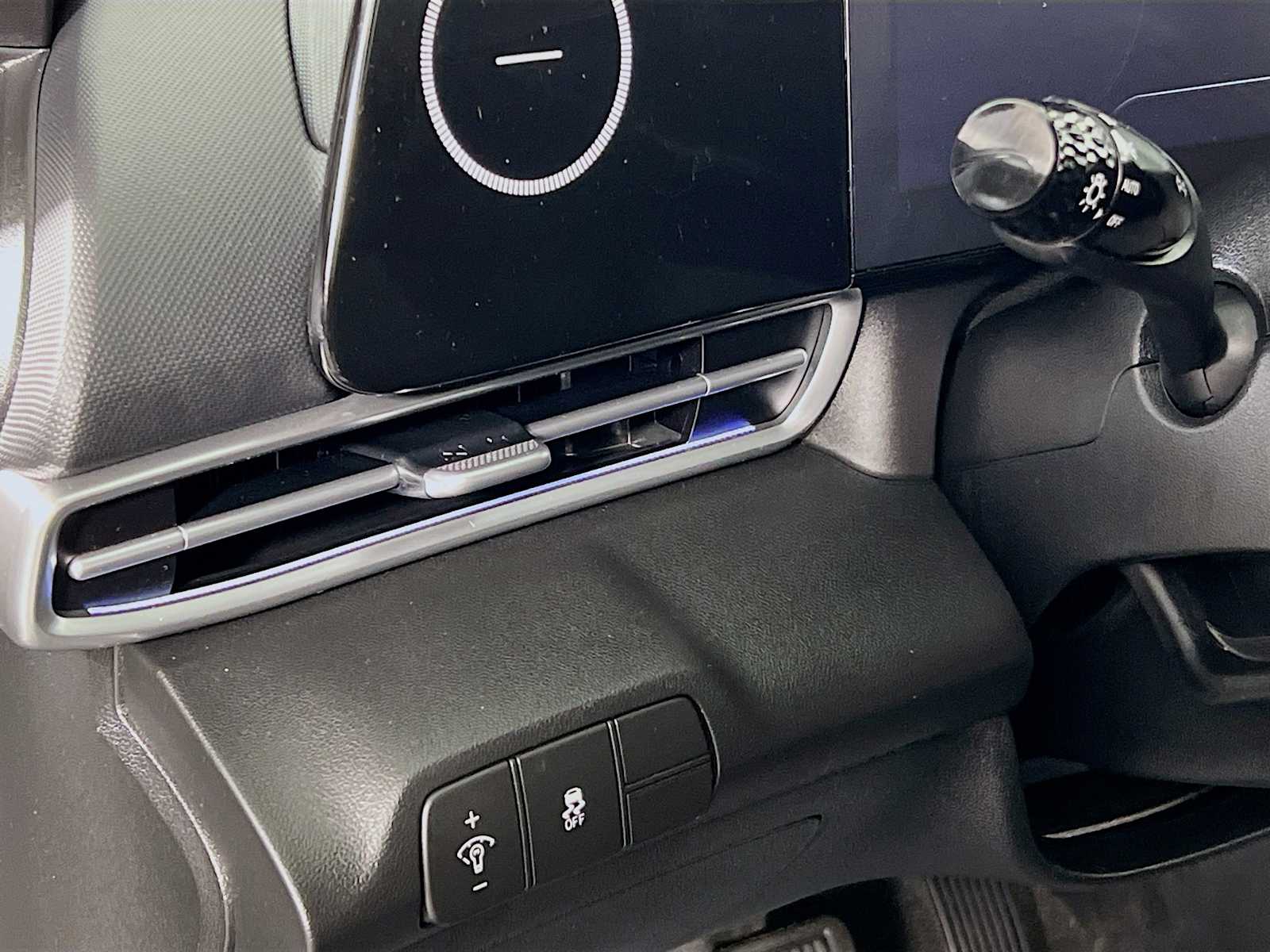 2024 Hyundai Elantra SEL Convenience photo 10