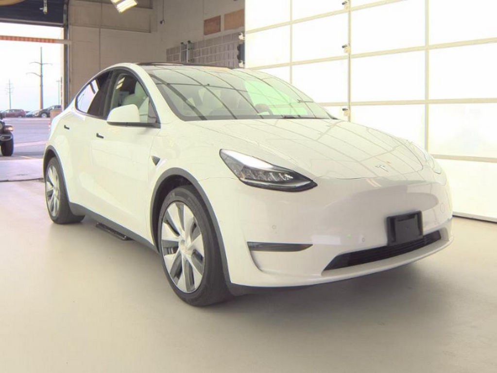 2021 Tesla Model Y Long Range photo 3