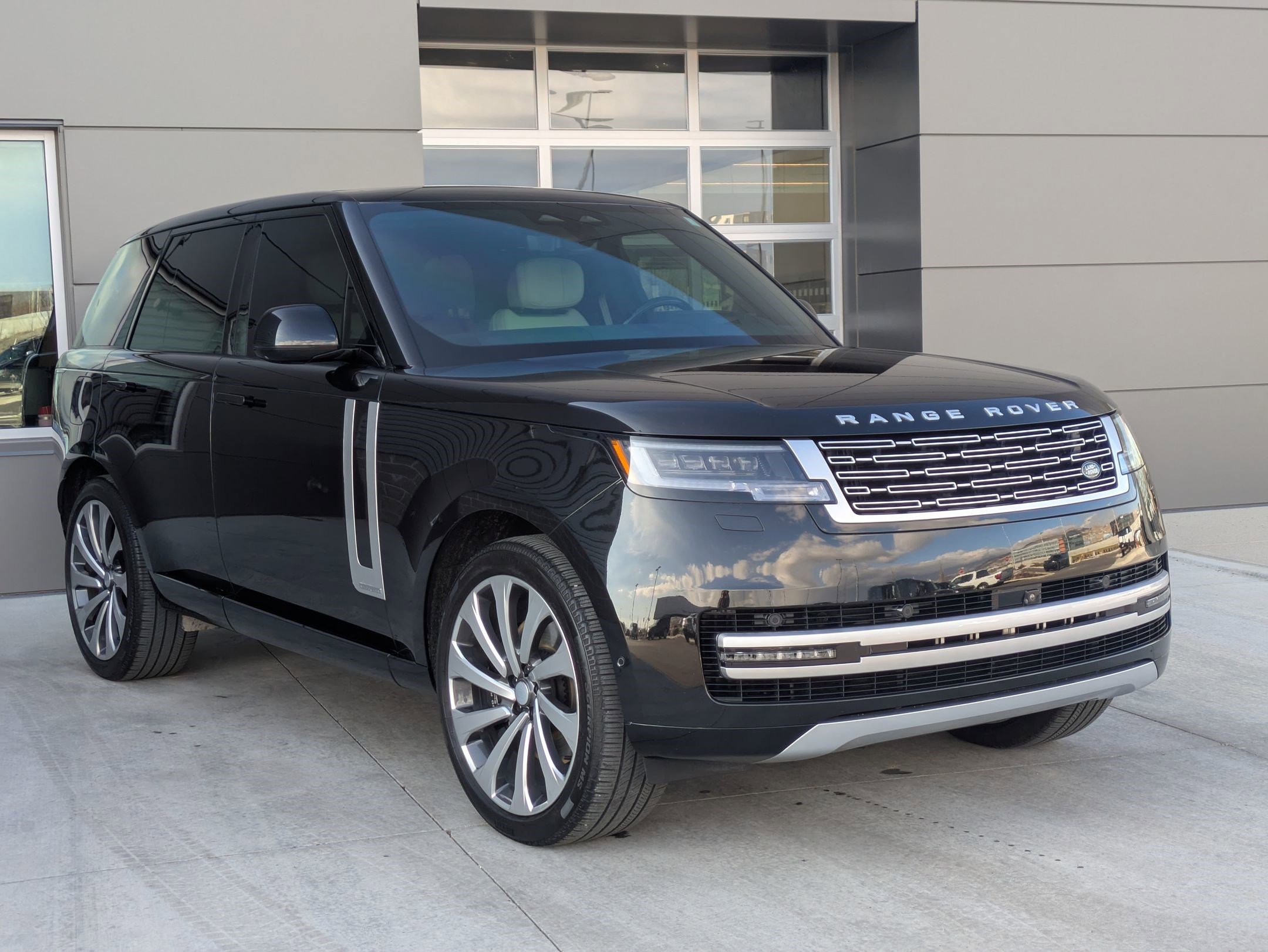 2025 Land Rover Range Rover Autobiography photo 2