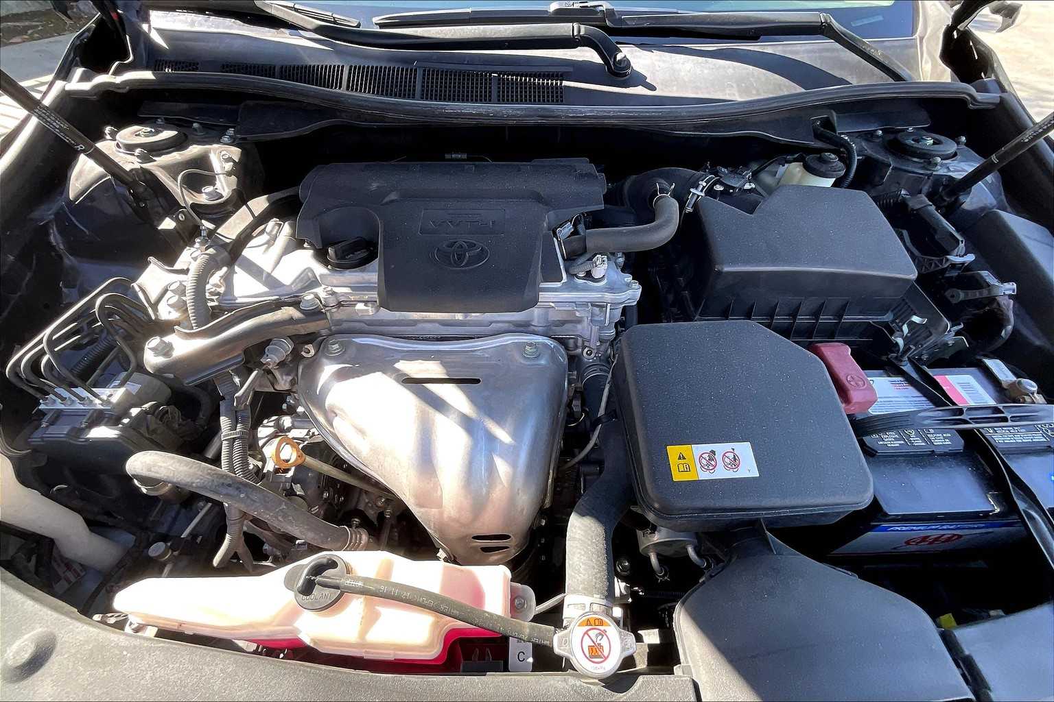 2017 Toyota Camry SE photo 31