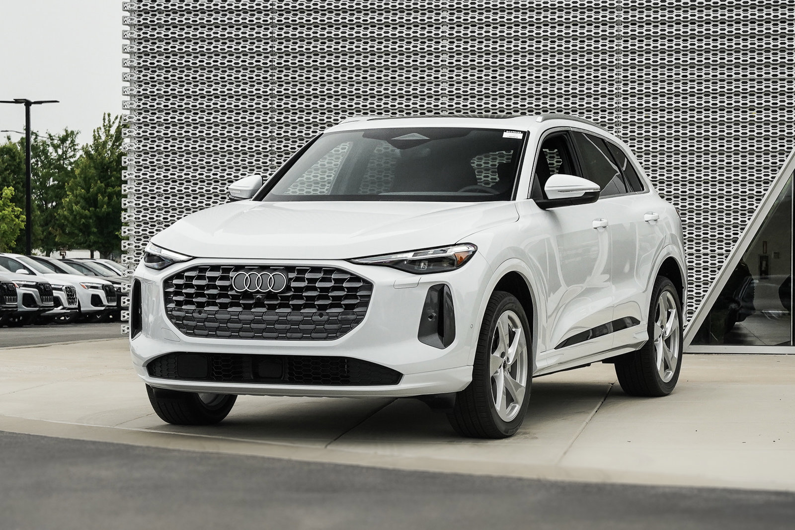 2025 Audi Q5 Premium Plus photo 2