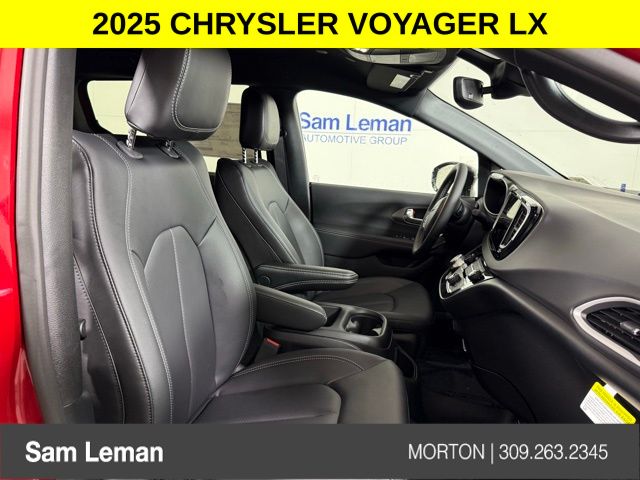 2025 Chrysler Voyager LX photo 4