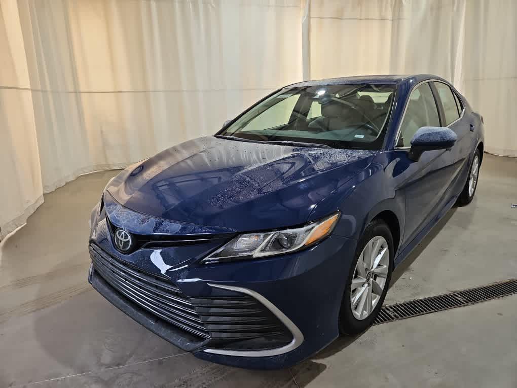 2023 Toyota Camry LE's photo
