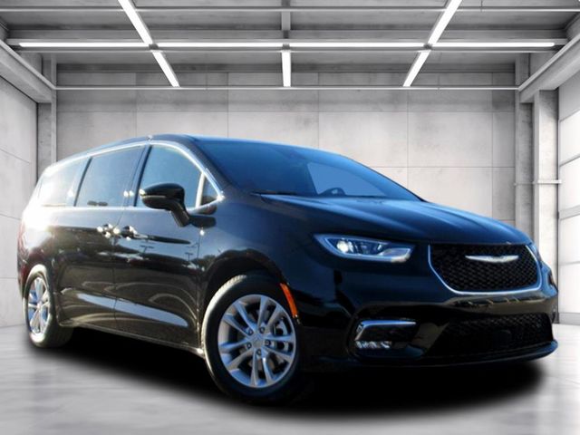 2026 Chrysler Pacifica Select's photo