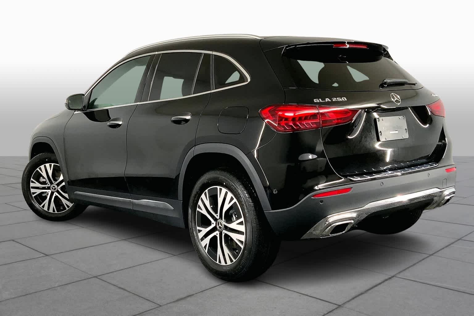 2025 Mercedes Benz GLA 250 4MATIC photo 4