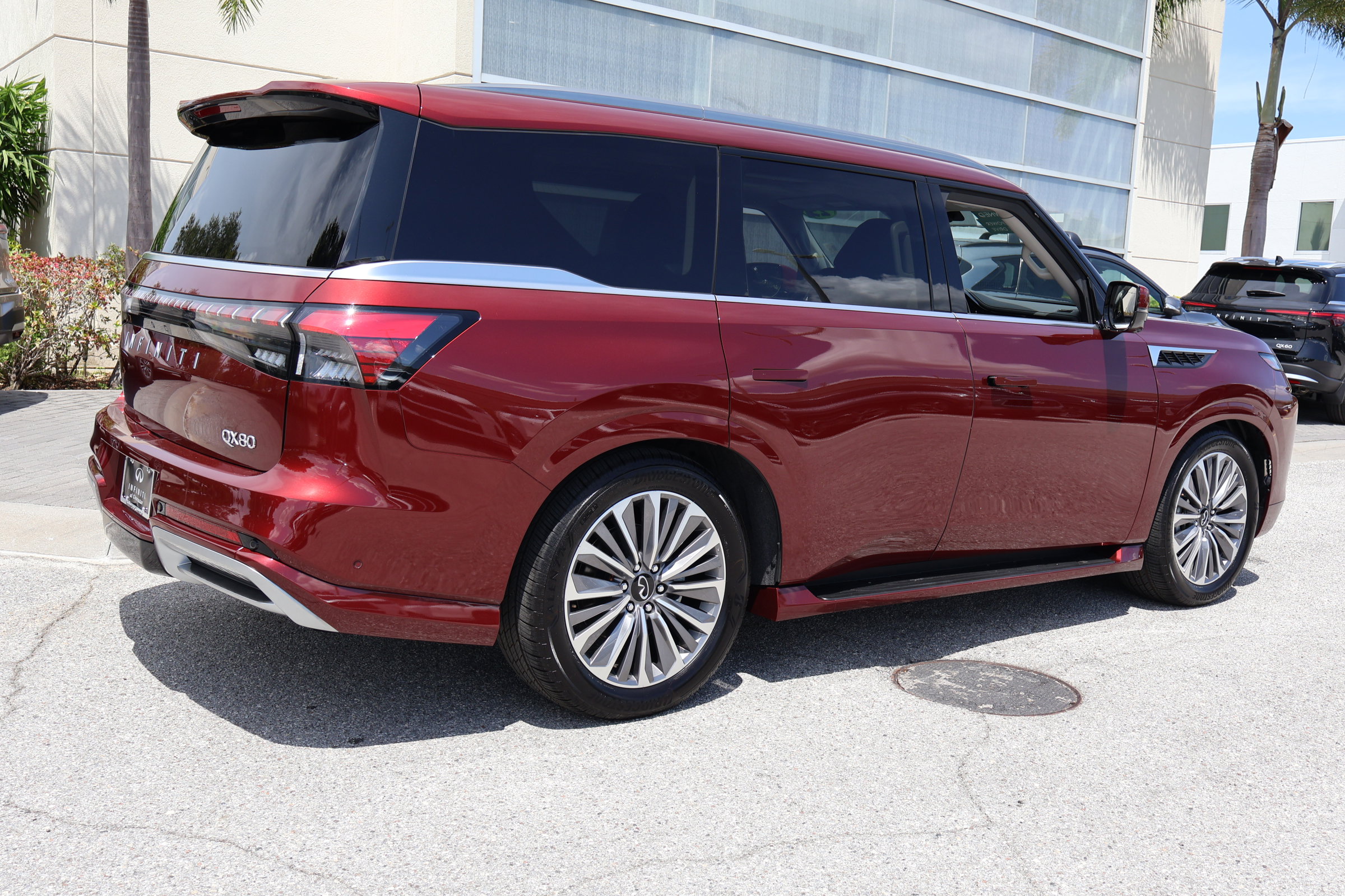2025 Infiniti QX80 Luxe photo 4