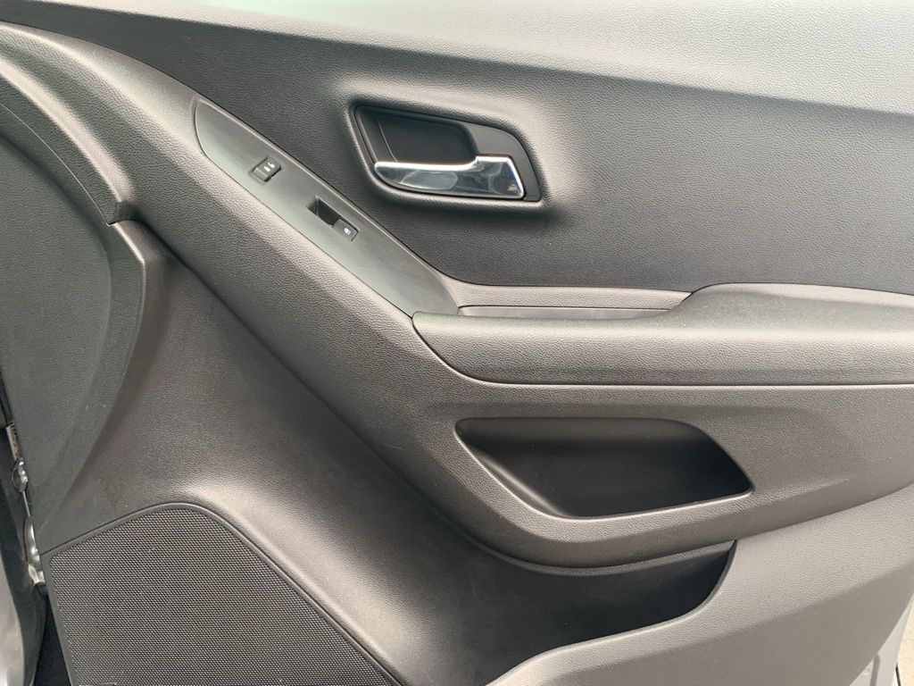 2020 Chevrolet Trax LS photo 21