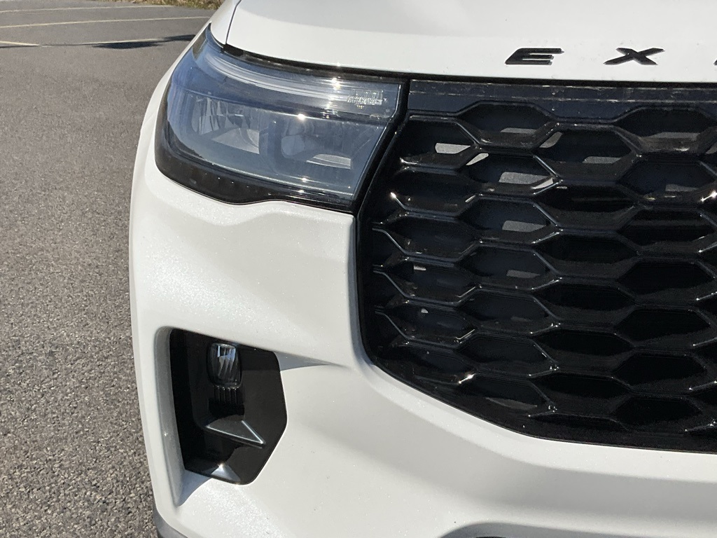 2025 Ford Explorer ST-Line photo 2