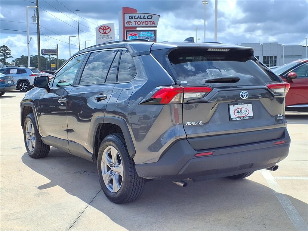 2024 Toyota RAV4 Hybrid XLE photo 2