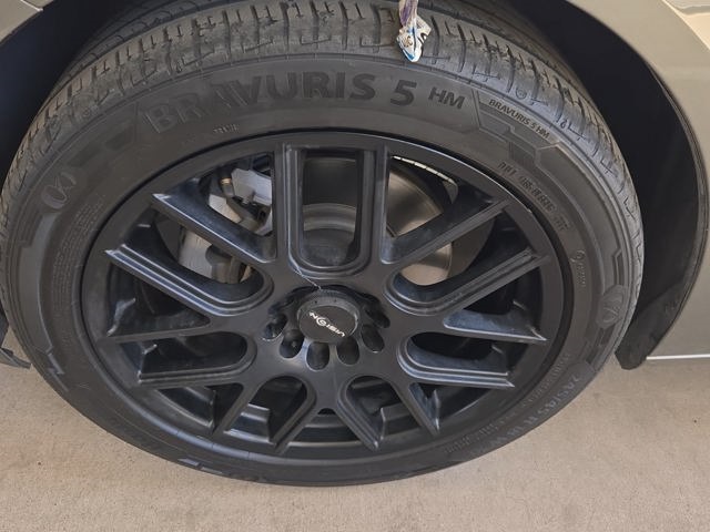 2019 Buick Regal Essence photo 2