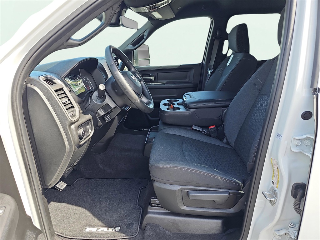 2025 Ram 2500 Tradesman photo 4
