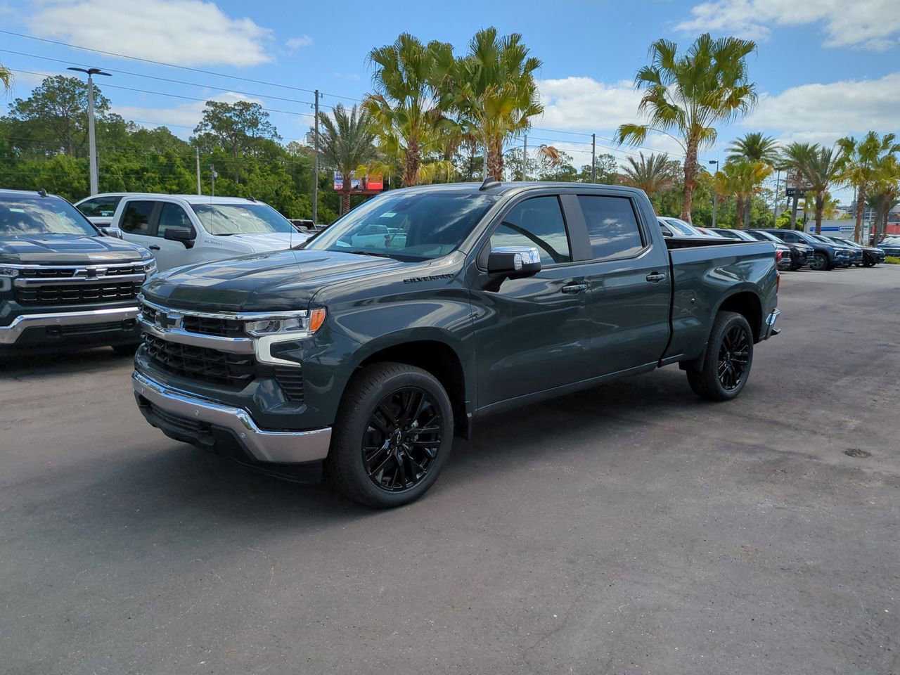2025 Chevrolet Silverado 1500 LT's photo