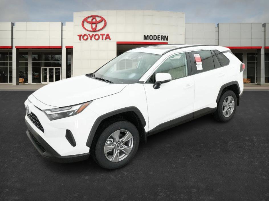 2025 Toyota RAV4 XLE's photo