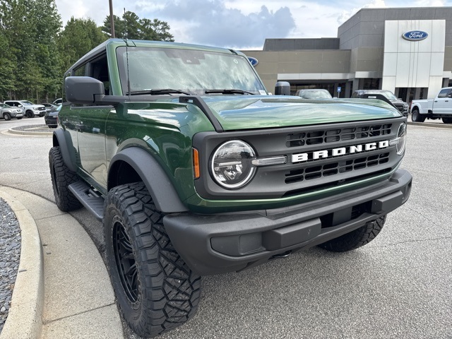 2025 Ford Bronco Base photo 3